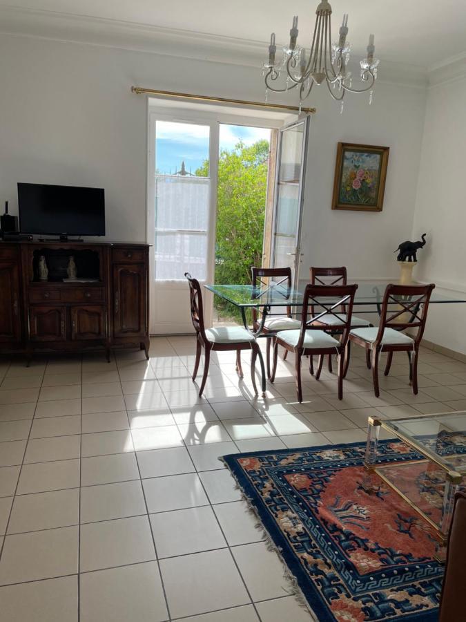 Gite Les Minimes Avallon Esterno foto