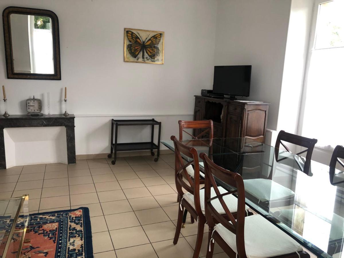 Gite Les Minimes Avallon Esterno foto