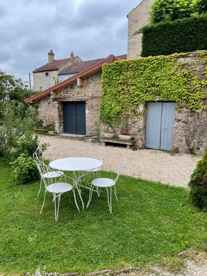 Gite Les Minimes Avallon Esterno foto
